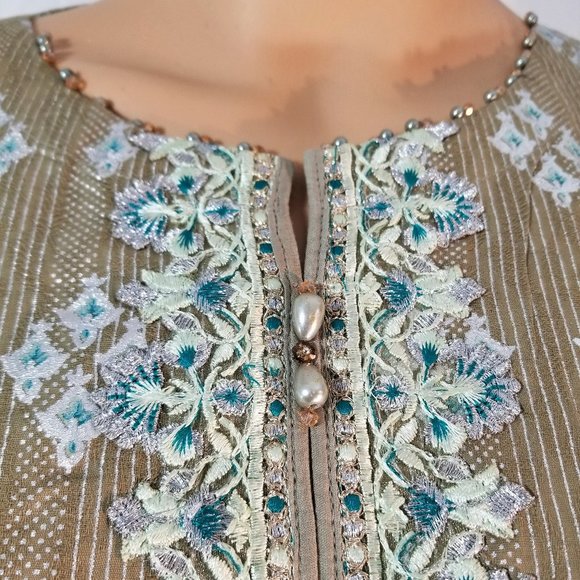 Large Pakistani Fancy Embroidered Jacquard Cotton Broshia Banarsi Shalwar Kameez - Picture 12 of 13